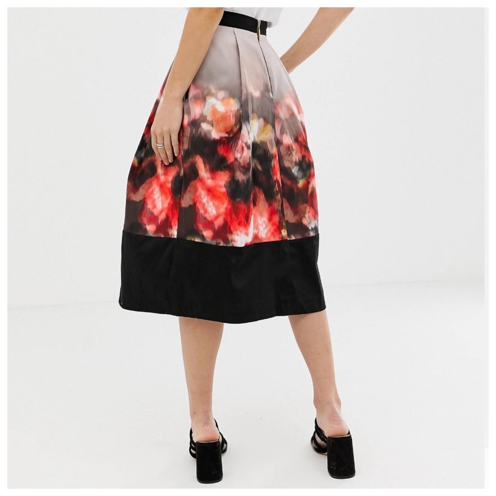 Closet London Floral Skirt with Pockets - Picture 4 of 9